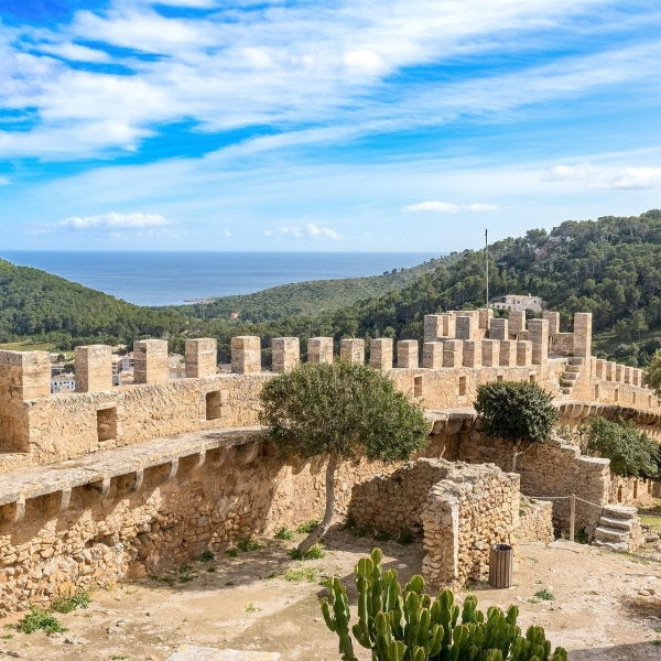 Nicole Pankalla Capdepera castle Historical sites on Mallorca to visit by foot or by bike